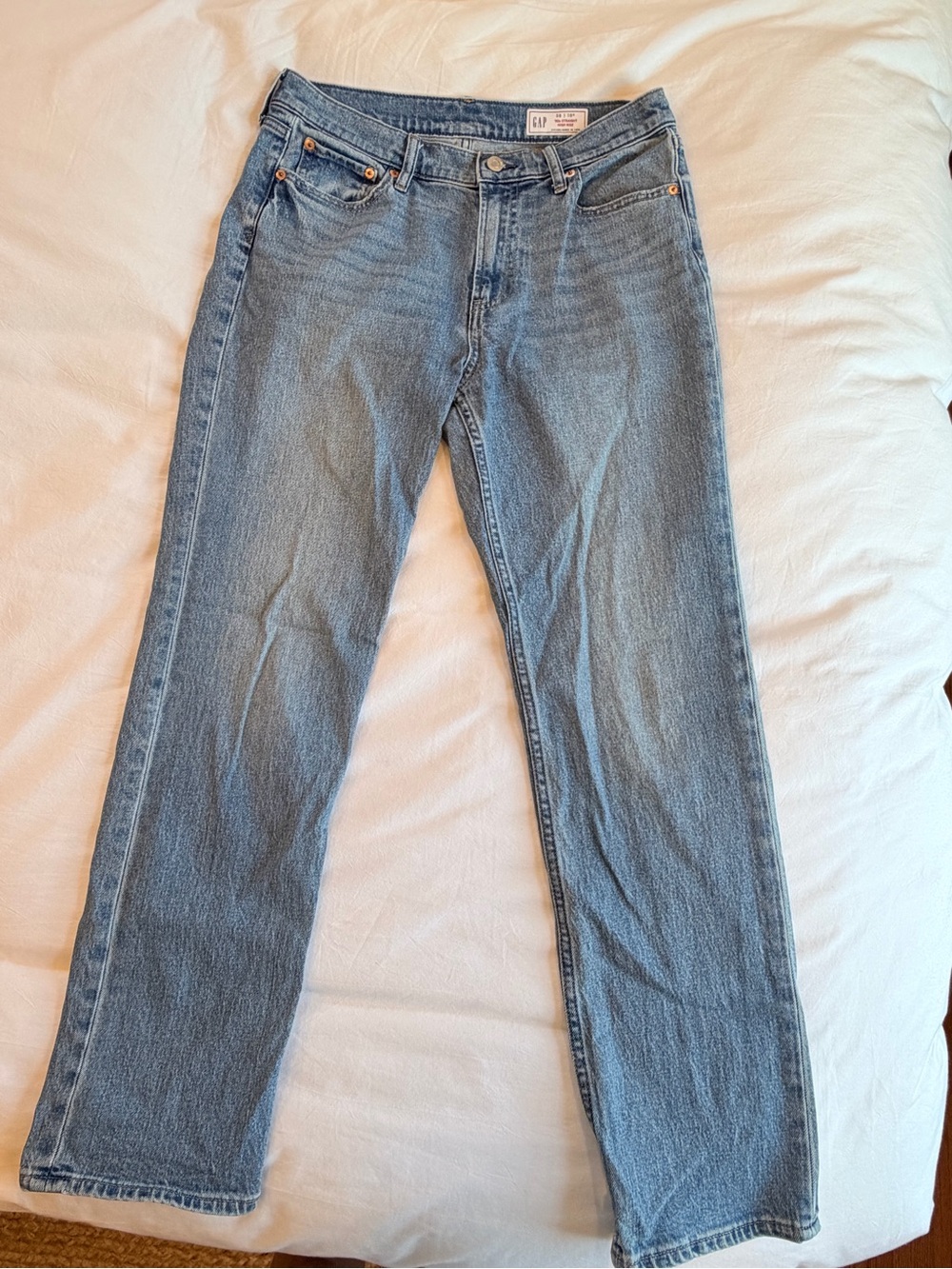 GAP Women’s Straight High-Rise Jeans in Light Blue - Picture 2 of 3